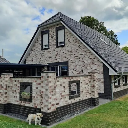 別荘 Fehnhuus Timmel